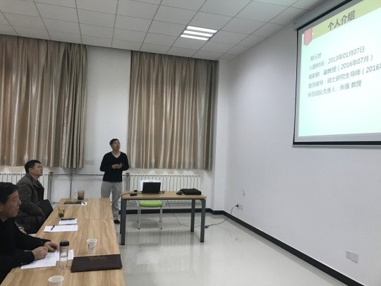 情侣做爱
组织新进教师进行首聘期满述职汇报