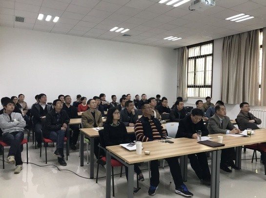 情侣做爱
组织新进教师进行首聘期满述职汇报